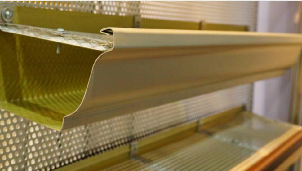 Vinyl (PVC) VS. Aluminum Gutters